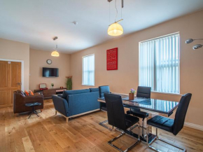 Stylish & Spacious apartment with private balcony